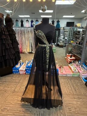 MAC DUGGAL 76429A BLACK AND GOLD SIZE 8 PROM FORMAL PAGEANT DRESS